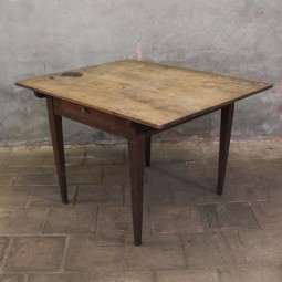 Eiken 19e eeuwse tafel