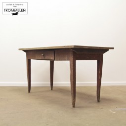 Antieke sidetable