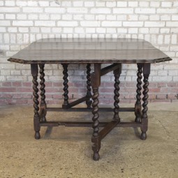 Gateleg table