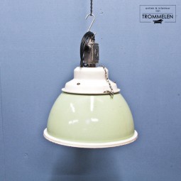 Mintgroene fabriekslamp