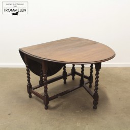 Gateleg table