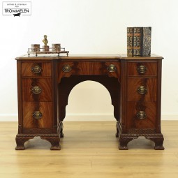 Chippendale bureau