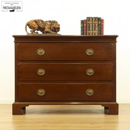 Chippendale chest