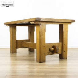 Brutalist eettafel