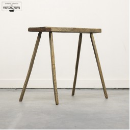 Primitieve oude werktafel Primitieve oude werktafel