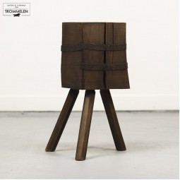 Primitief eikenhouten hakblok Primitief eikenhouten hakblok