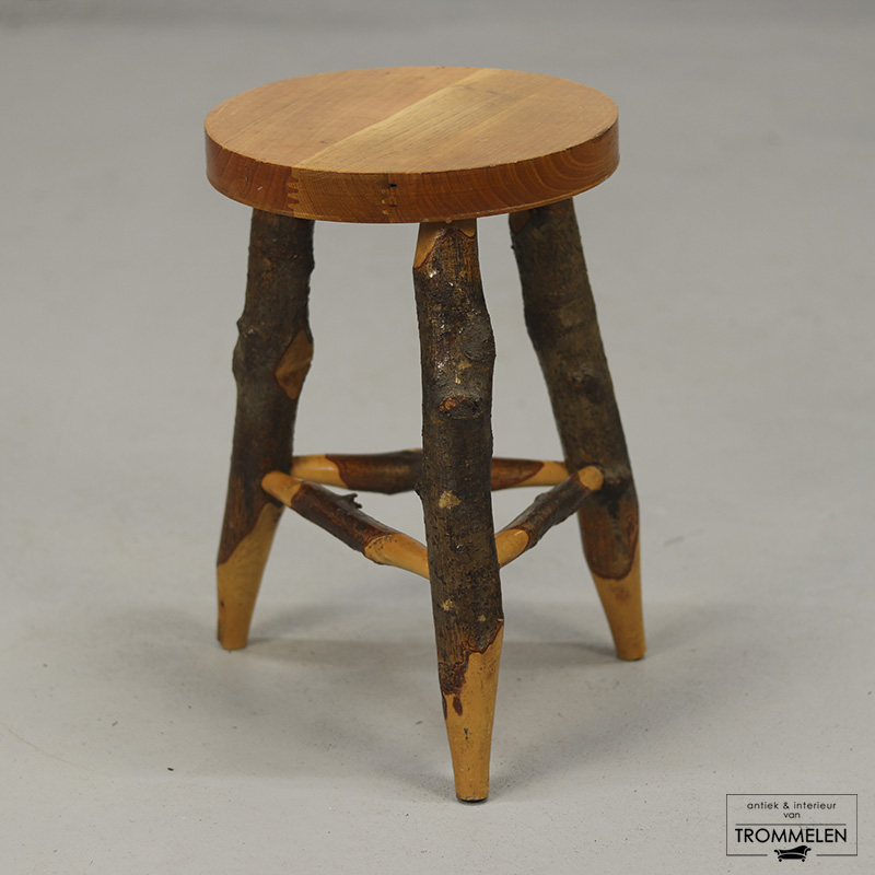 Beukenhouten kruk / bijzettafel Beukenhouten kruk / bijzettafel