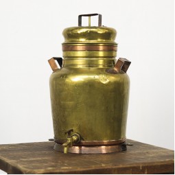 Antieke koperen melkbus