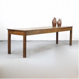 Lange antieke eettafel