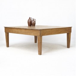 Grote grenenhouten werktafel